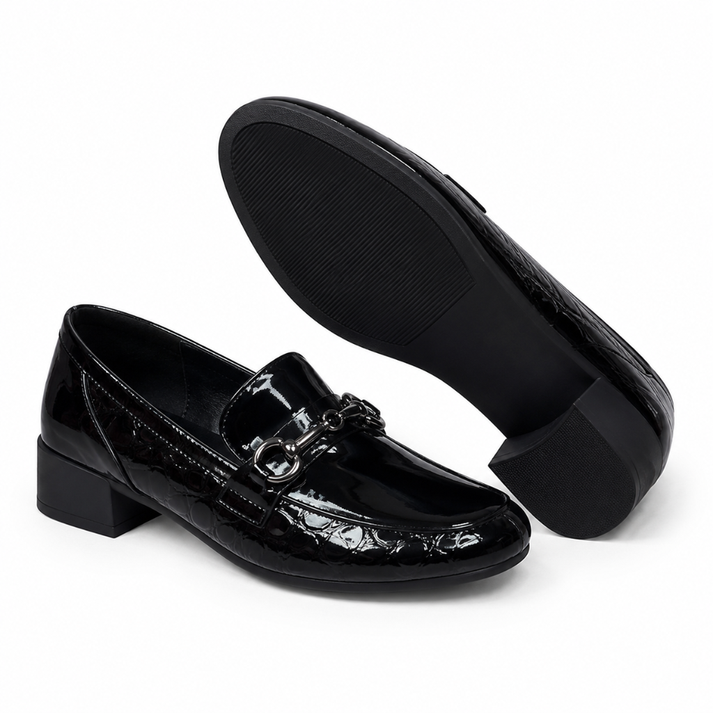 Saint-Tropez women's black loafers upper detail