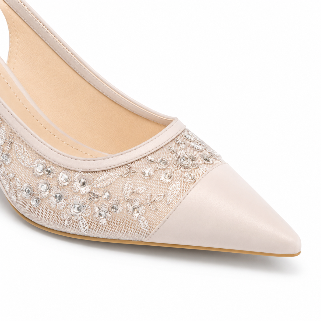 Nice women's white court shoes upper detail